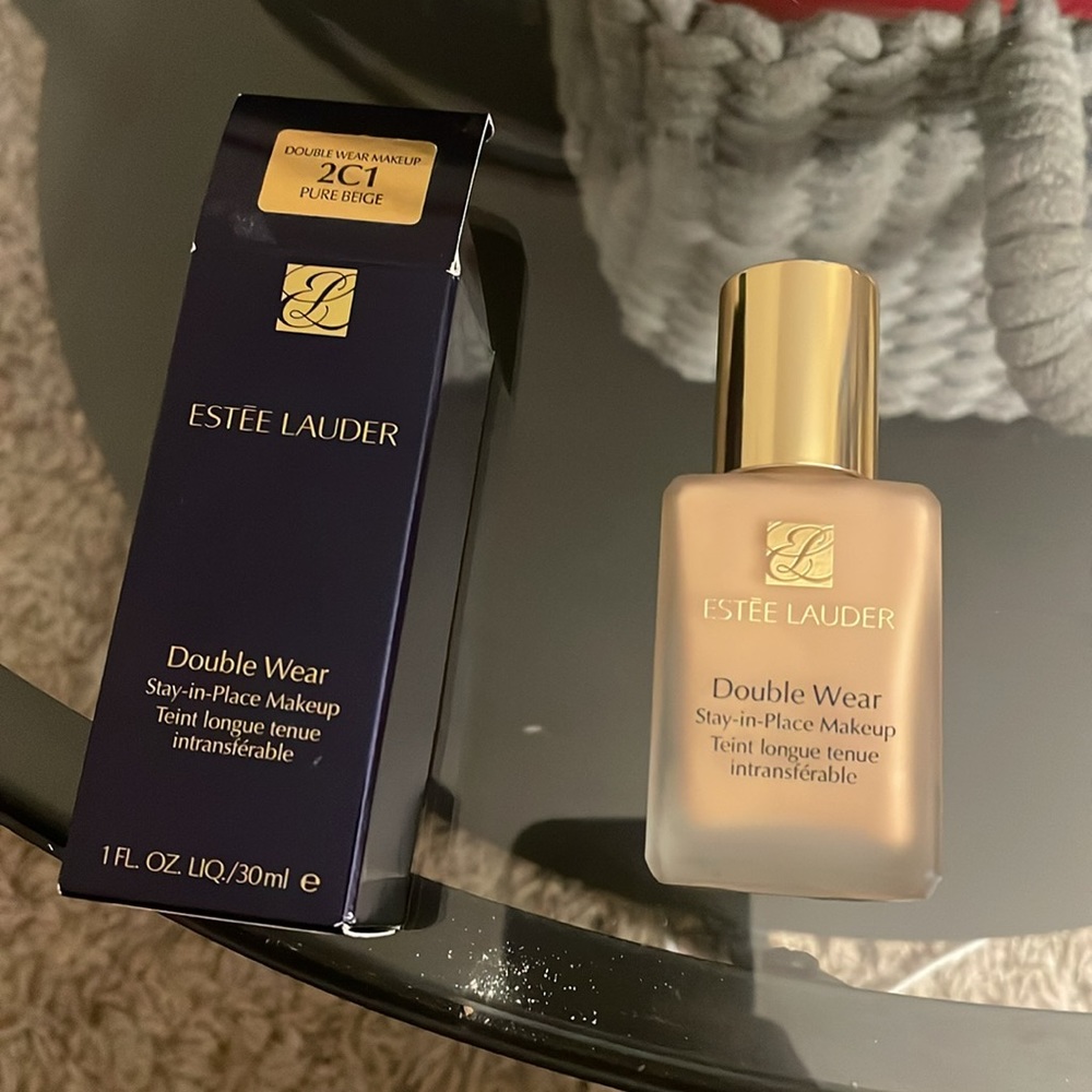 Unopened Estée Lauder double wear foundation color 2c1
